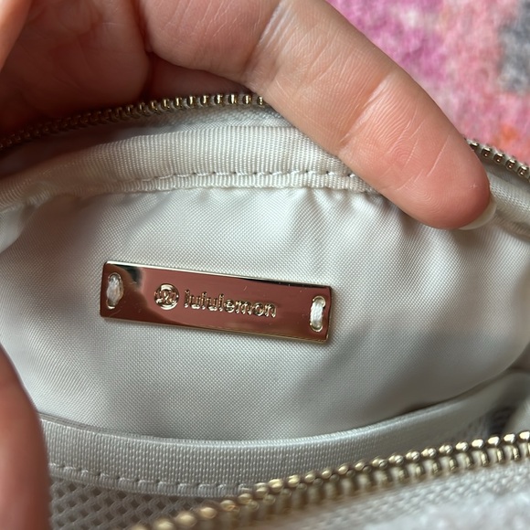 Lululemon 2021 original sherpa belt bag white gold everywhere cross body - Picture 6 of 8